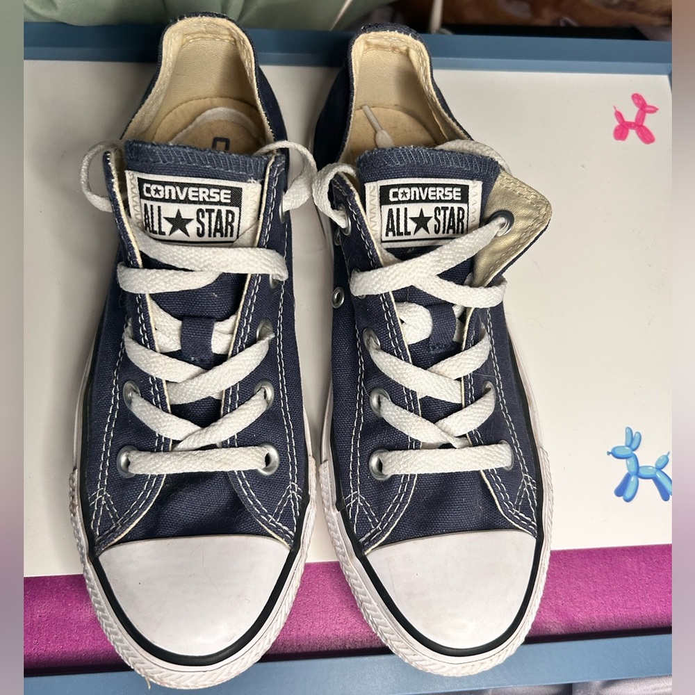 Women's Low Top Navy Blue All Star Converse, Size 6